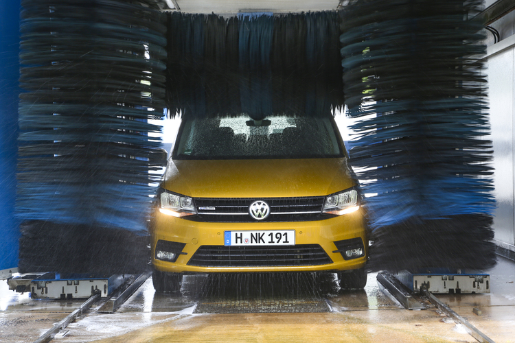 Tipp: Autowäsche im Winter  - Bei Tauwetter säubern 