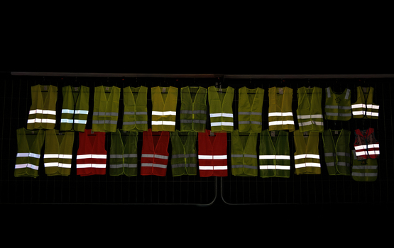 ADAC Warnwesten-Test 2025 - Viele Online-Versager