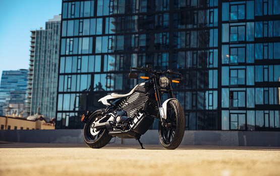 Livewire S2 Mulholland - Performance-Cruiser mit Öko-Touch