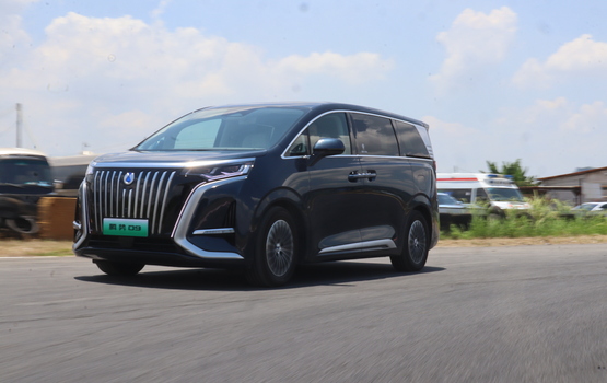 5x: Luxuriöse Raumgleiter aus China  - Die Van-Welle rollt 