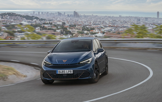 E-Automarkt   - Tesla halbiert, Cupra verzwölffacht 