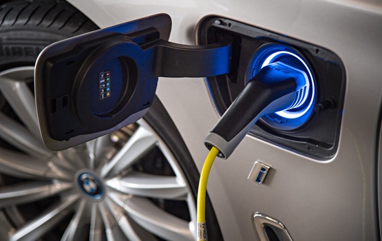 Fahrstrommarkt  - Energieversorger kritisiert Stadtwerke-Monopol 