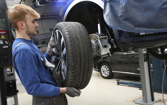 Tödliche Auto-Defekte   - Meist sind die Reifen schuld 
