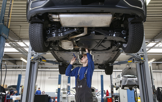 Kraftfahrzeuggewerbe  - Mehr Umsatz in der Werkstatt, weniger im Showroom 