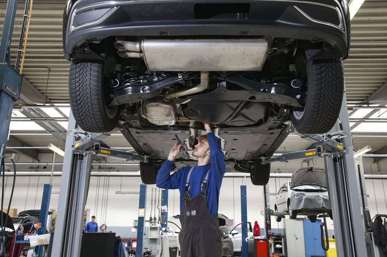 Kraftfahrzeuggewerbe  - Mehr Umsatz in der Werkstatt, weniger im Showroom 