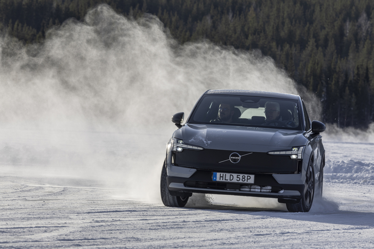 Fahrbericht: Volvo EX30 Cross Country  - Wenn die Straße auf gefrorenem Wasser liegt 