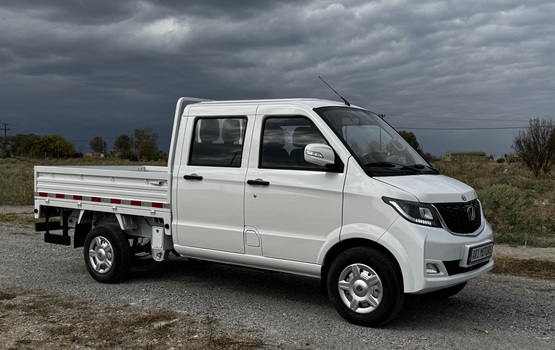 Ari 901 mit Doppelkabine - Leise und zu fünft zur Baustelle