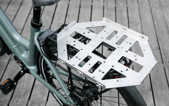 Gepäckträger-Plattform von Fahrer Berlin - Cleveres Zubehör für großes Gepäck