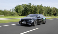 Autonomes Fahren in Deutschland  - Mercedes testet türkises Leuchten 