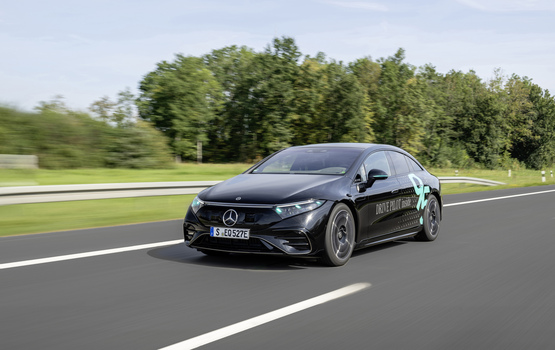 Autonomes Fahren in Deutschland  - Mercedes testet türkises Leuchten 