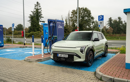 Umfrage zu E-Autos - Mehrheit der Deutschen lehnt E-Auto-Kauf noch ab