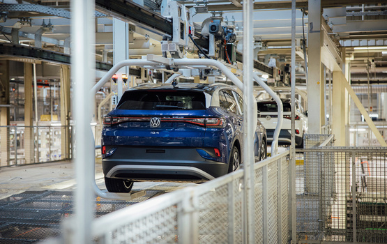 Pkw-Markt im Februar: Weiter im Minus  - Tesla stürzt ab 