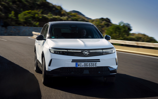Fahrbericht: Opel Grandland Plug-in-Hybrid  - Blitz mit Stromstoß 