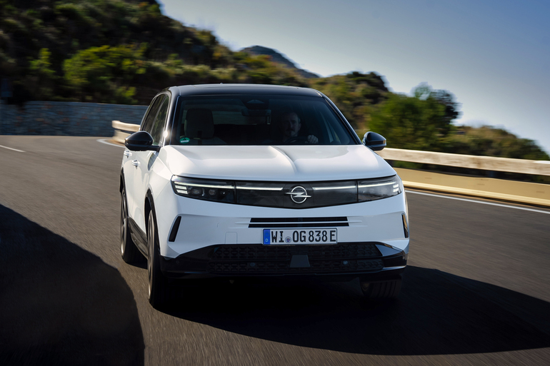 Fahrbericht: Opel Grandland Plug-in-Hybrid  - Blitz mit Stromstoß 