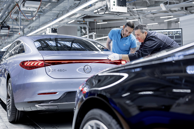 Pkw-Handelsbilanz  - Mehr Exporte, weniger Einfuhren 