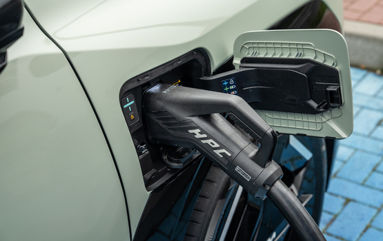 Umstieg aufs E-Auto  - Weiterdieseln schadet mehr als elektrischer Neukauf