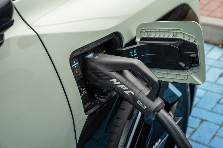 Umstieg aufs E-Auto  - Weiterdieseln schadet mehr als elektrischer Neukauf