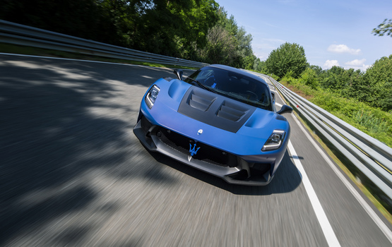 Maserati GT2 Stradale Edizione Corse - Mit Reisetasche und Racetrack-Sause