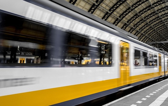 Unterwegs und doch verbunden - die digitale Unterhaltung im Autozeitalter