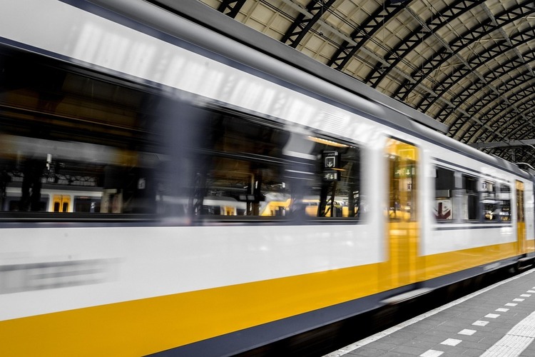 Unterwegs und doch verbunden - die digitale Unterhaltung im Autozeitalter