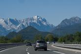 Mit dem Auto über die Grenze: Was bei Fahrten in die Schweiz wirklich vorbereitet werden sollte