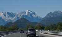 Mit dem Auto über die Grenze: Was bei Fahrten in die Schweiz wirklich vorbereitet werden sollte