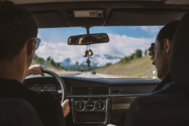 Das perfekte Road-Trip-Setup: Was ins Auto gehört